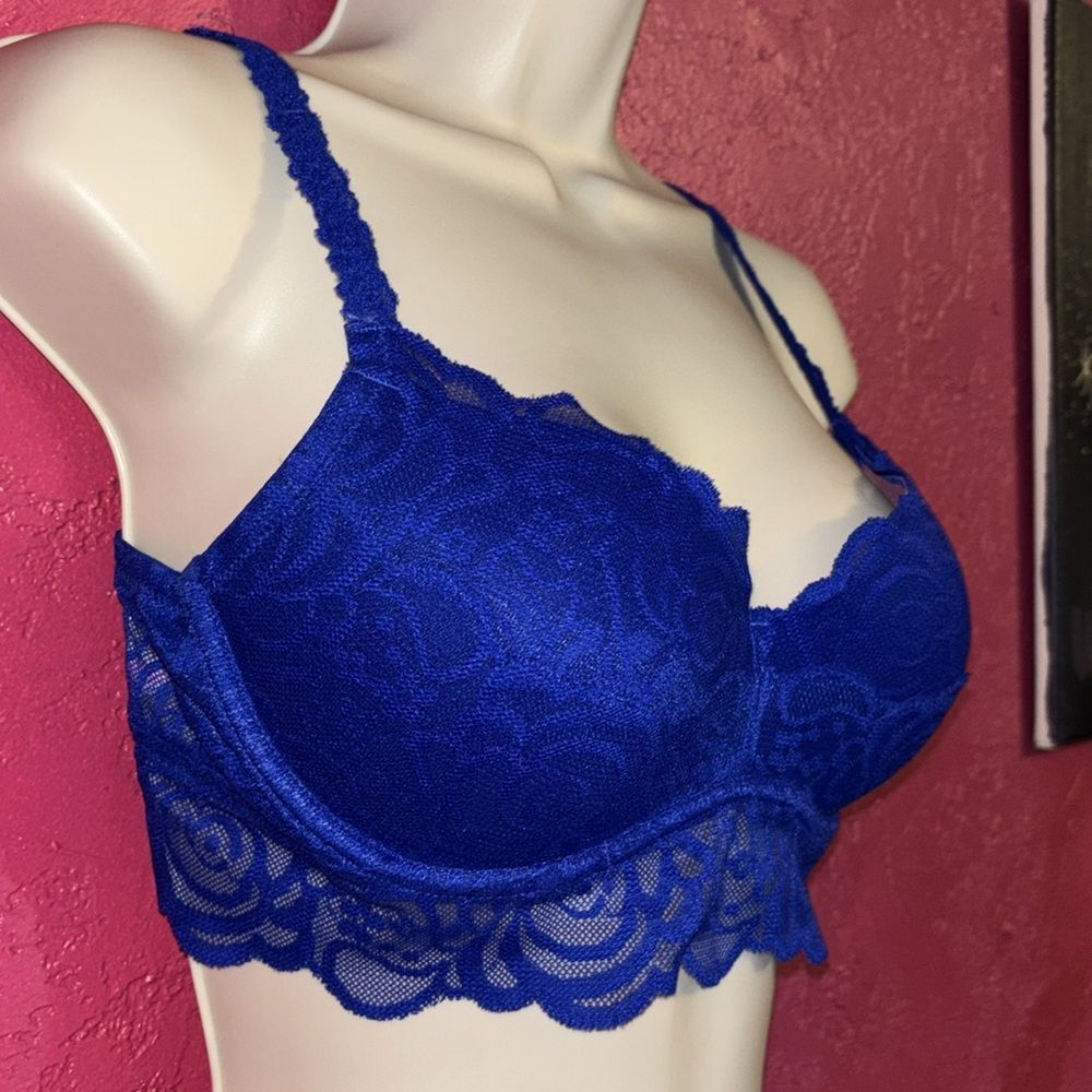 PINK Victoria's Secret electric Blue Lace Underwire Bralette. Sz medium.